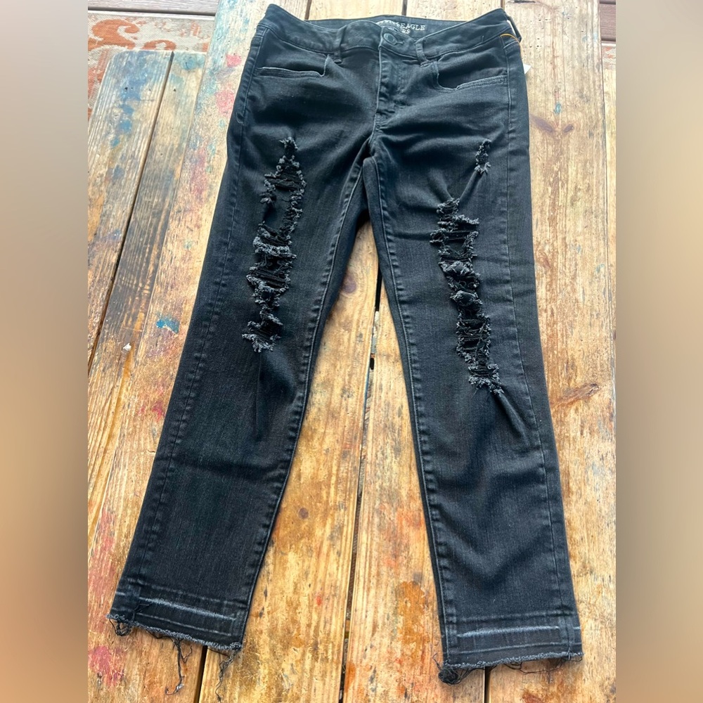 American Eagle cropped jeggings- black- distressed- size 8 ladies